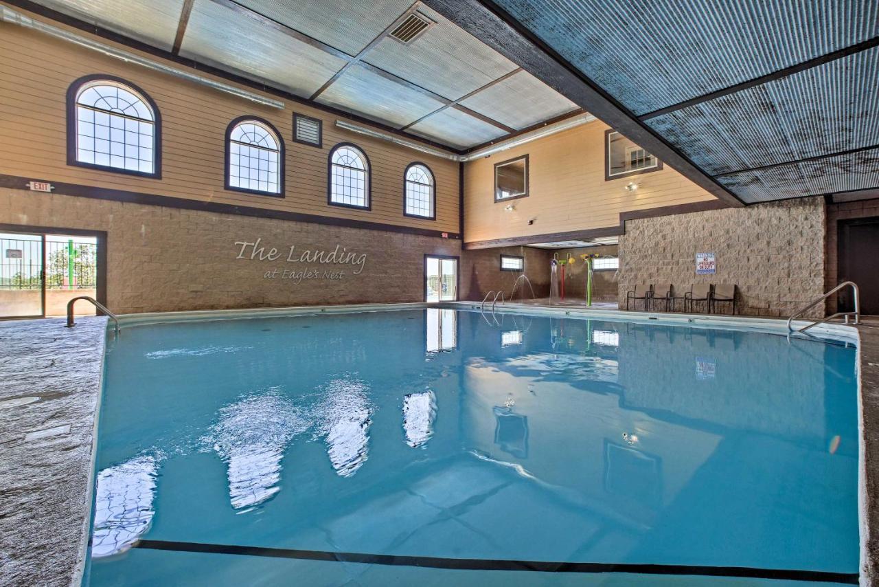 Luxe Branson Retreat With Mtn Views And Pool Access!アパートメント エクステリア 写真