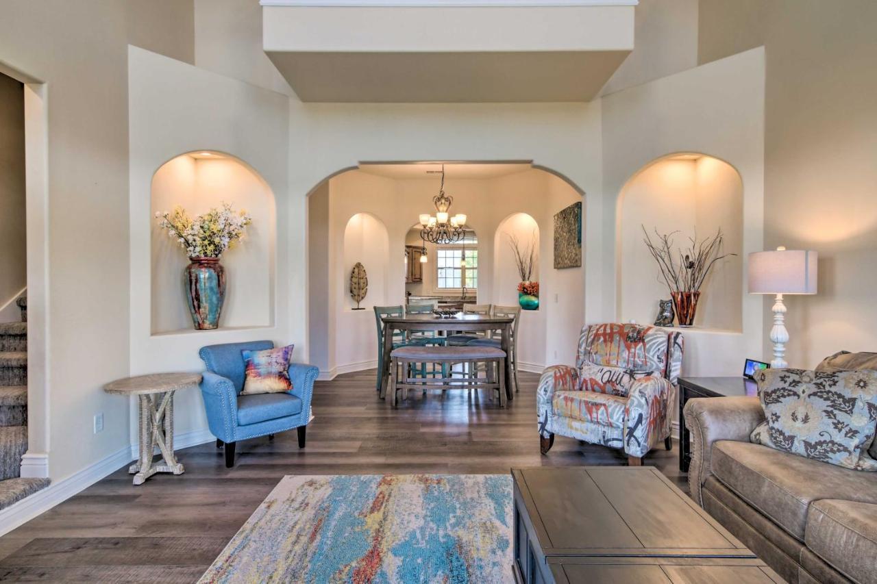 Luxe Branson Retreat With Mtn Views And Pool Access!アパートメント エクステリア 写真