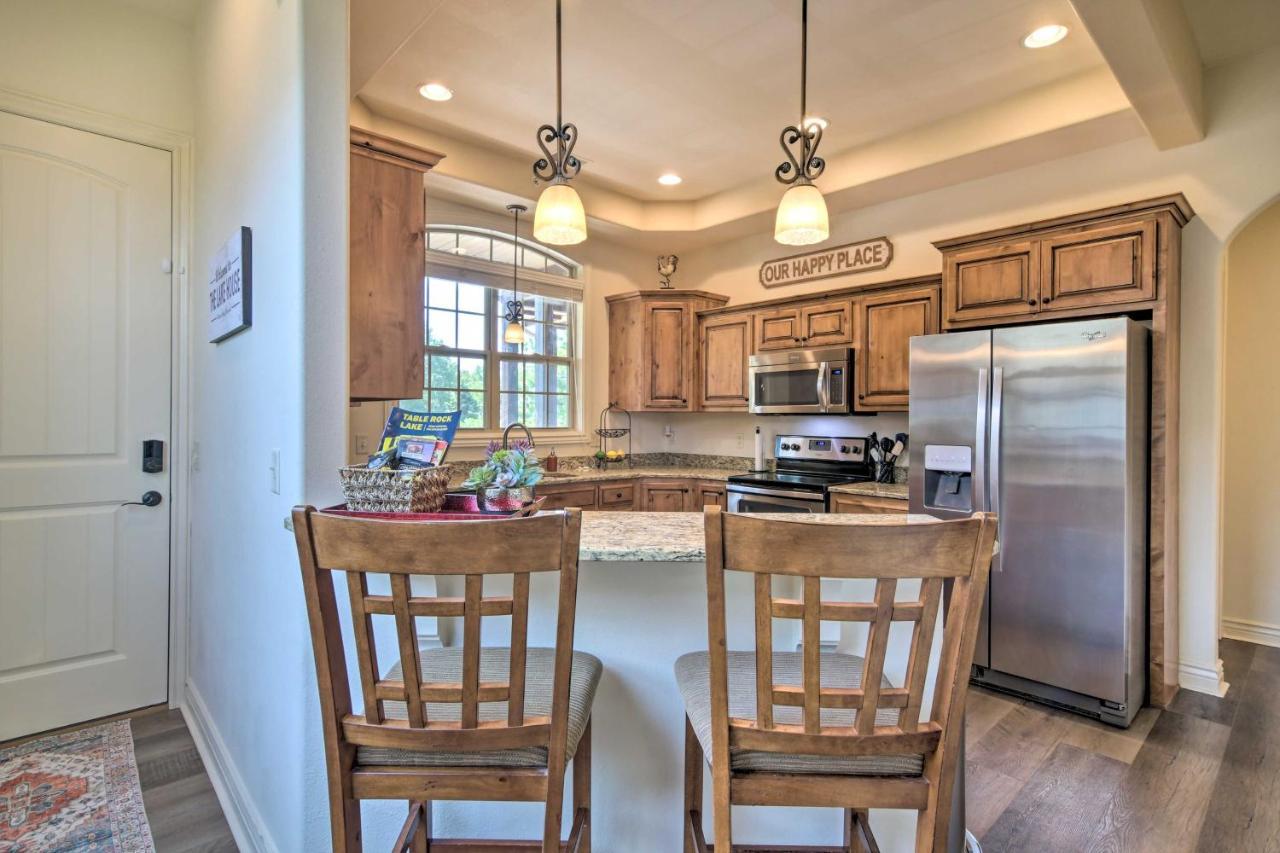 Luxe Branson Retreat With Mtn Views And Pool Access!アパートメント エクステリア 写真