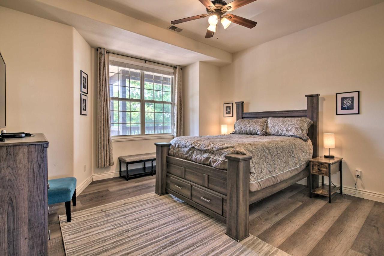 Luxe Branson Retreat With Mtn Views And Pool Access!アパートメント エクステリア 写真