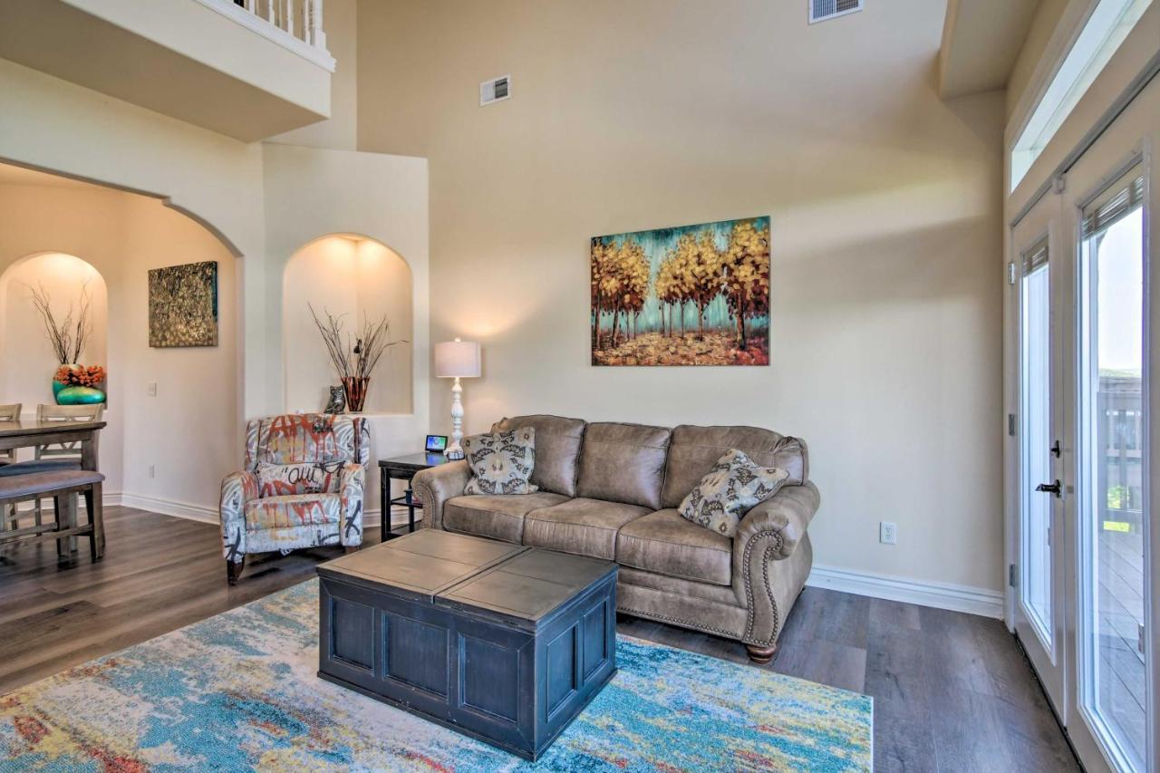 Luxe Branson Retreat With Mtn Views And Pool Access!アパートメント エクステリア 写真