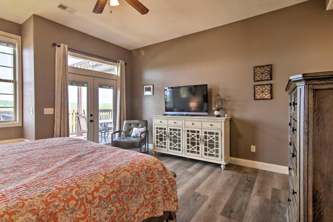 Luxe Branson Retreat With Mtn Views And Pool Access!アパートメント エクステリア 写真