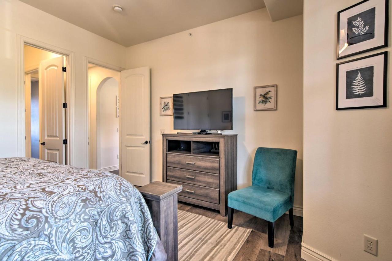 Luxe Branson Retreat With Mtn Views And Pool Access!アパートメント エクステリア 写真