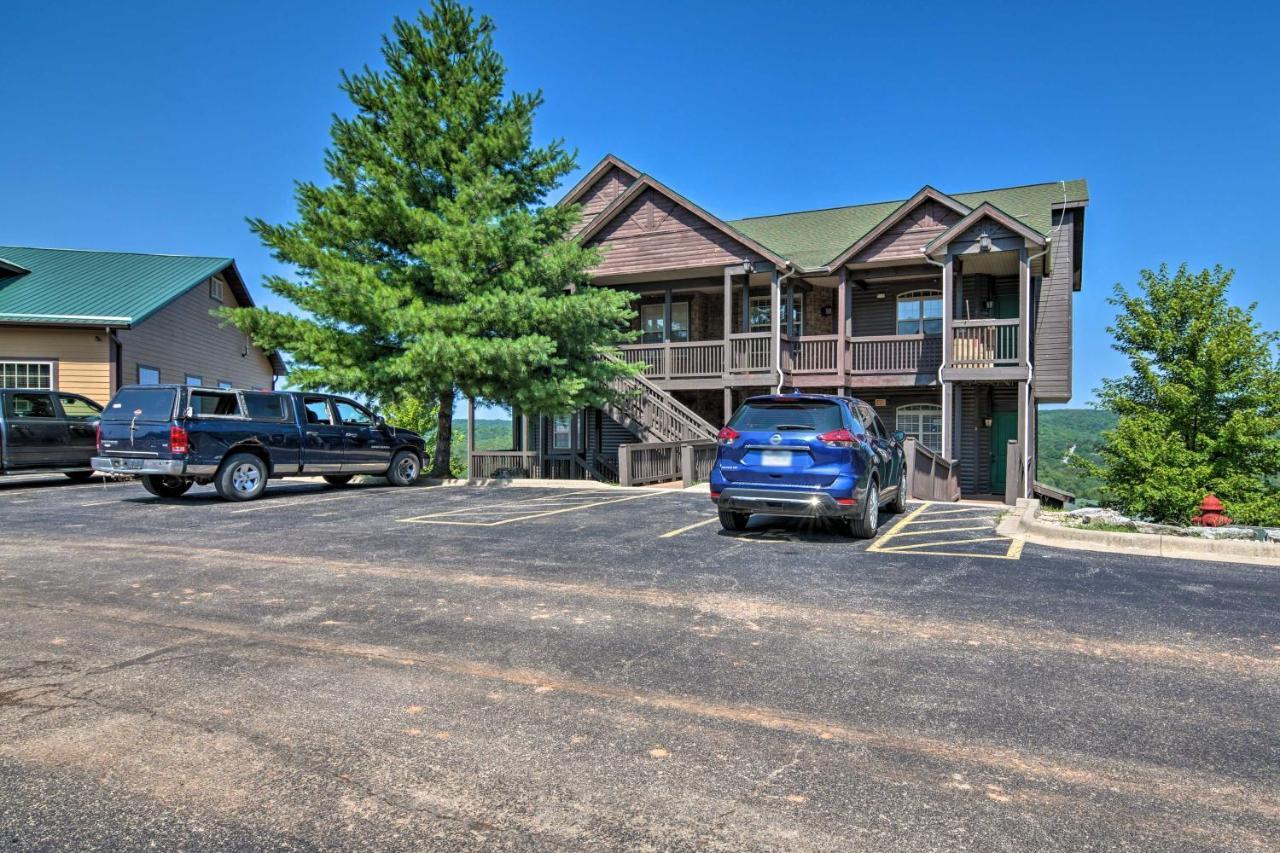 Luxe Branson Retreat With Mtn Views And Pool Access!アパートメント エクステリア 写真