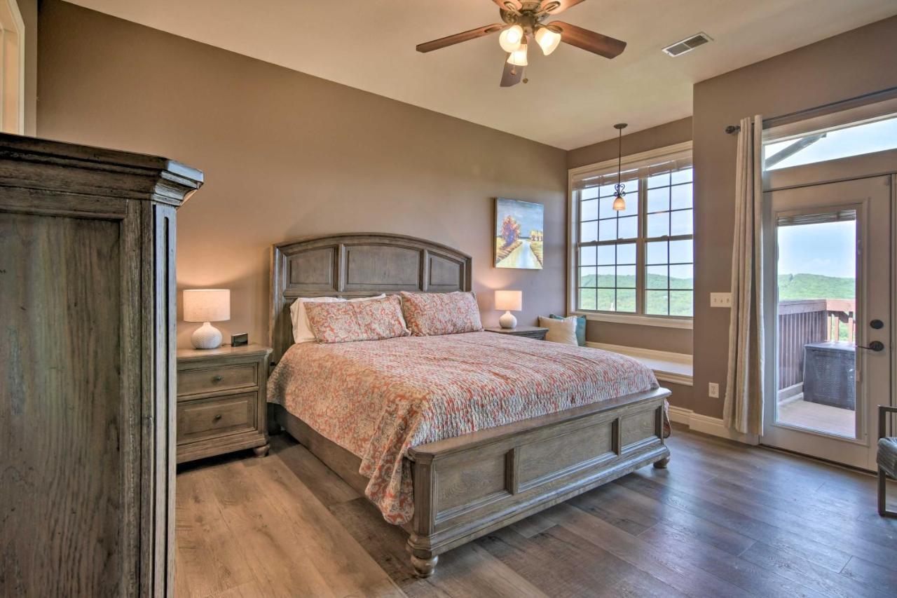 Luxe Branson Retreat With Mtn Views And Pool Access!アパートメント エクステリア 写真