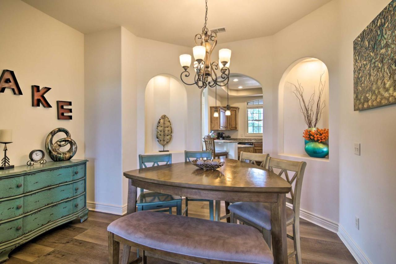 Luxe Branson Retreat With Mtn Views And Pool Access!アパートメント エクステリア 写真