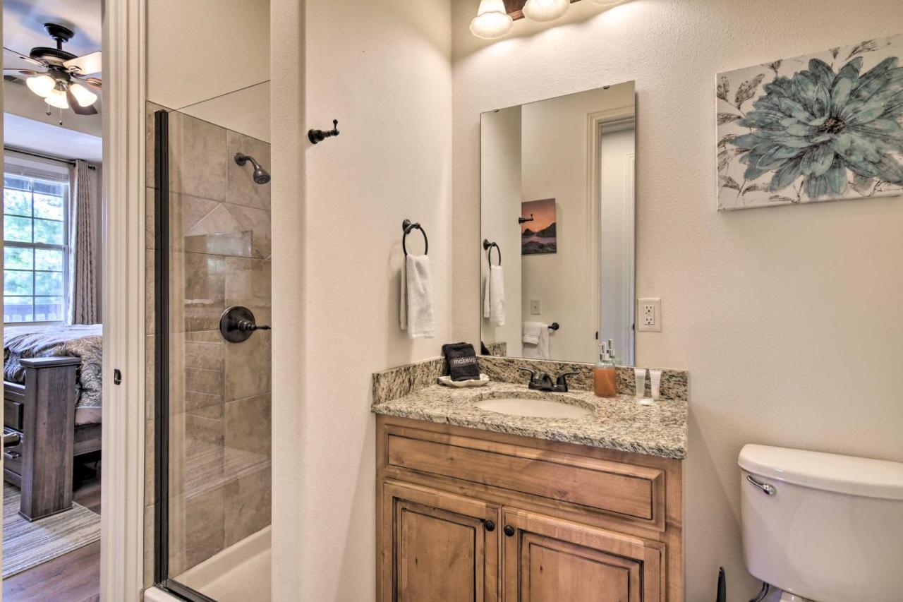Luxe Branson Retreat With Mtn Views And Pool Access!アパートメント エクステリア 写真