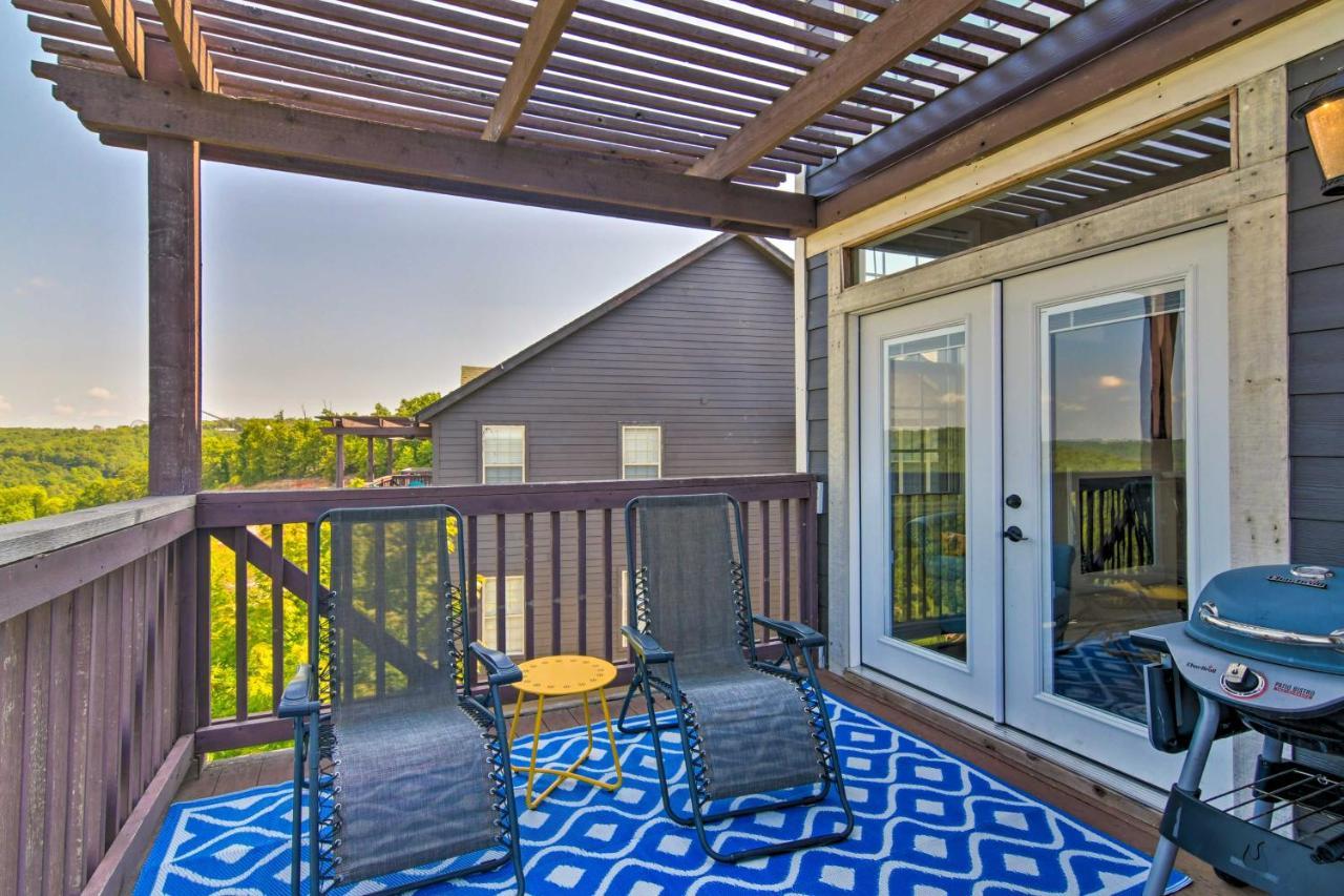 Luxe Branson Retreat With Mtn Views And Pool Access!アパートメント エクステリア 写真